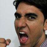 https://pixabay.com/de/zorniger-mann-point-finger-indien-274175/